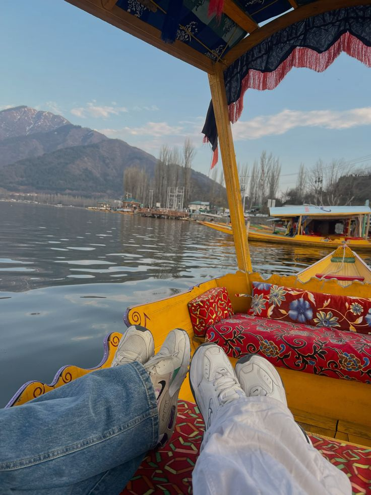 Kashmir Honeymoon Packages 