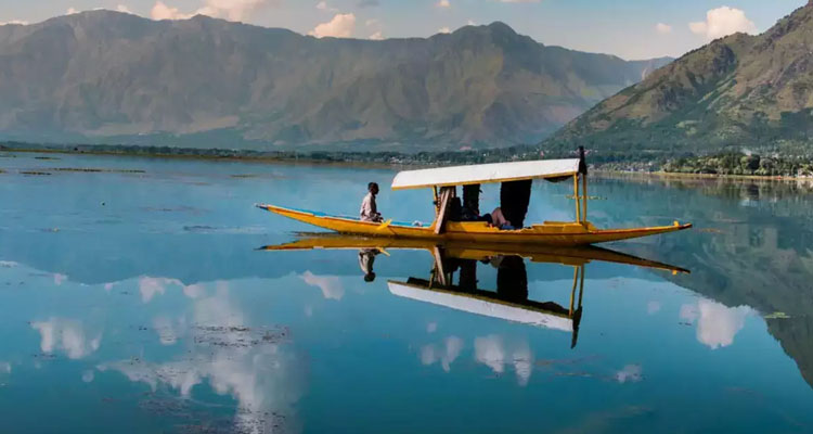 1) Dal Lake