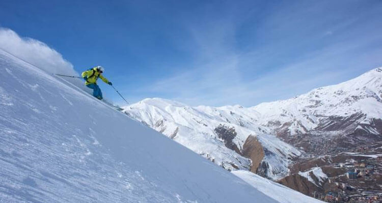 Skiing- Enjoy the best Skiing activities in the glittery snow of Kashmir