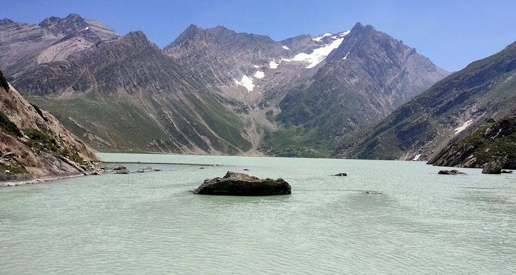 9) Sheshnag Lake